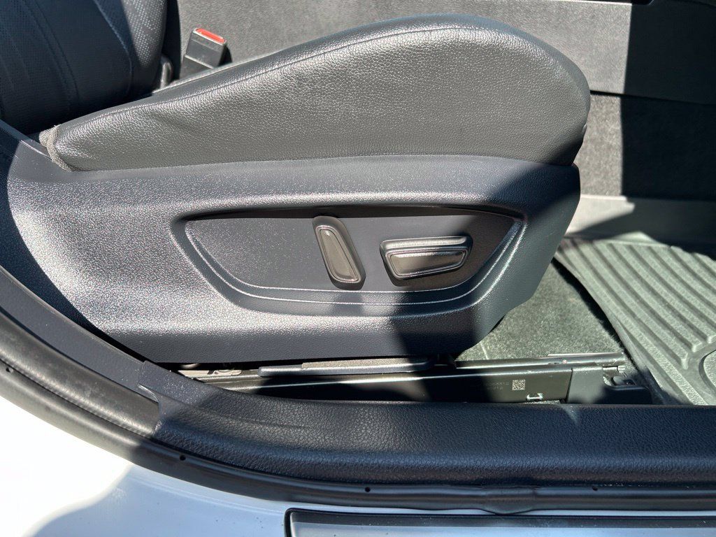 Used 2025 Toyota Camry XSE FWD image 43
