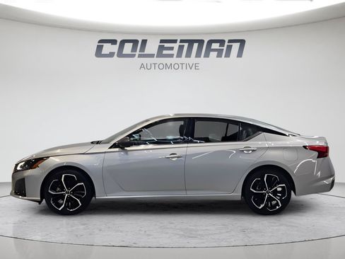 Used 2025 Nissan Altima 2.5 SR w/ SR Premium Package FWD image 7