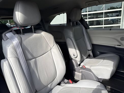 Used 2021 Toyota Sienna Limited AWD/4WD image 35
