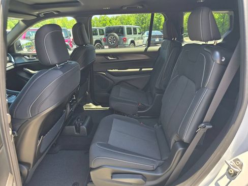 New 2026 Jeep Grand Cherokee L 4WD image 10