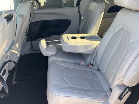 Used 2021 Chrysler Pacifica Touring-L w/ Uconnect Theater Family Group image 25