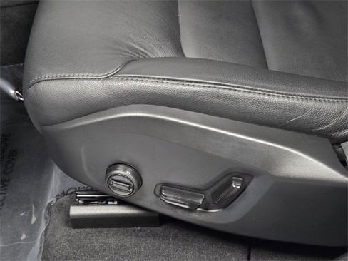 Used 2025 Volvo XC60 B5 Core image 12