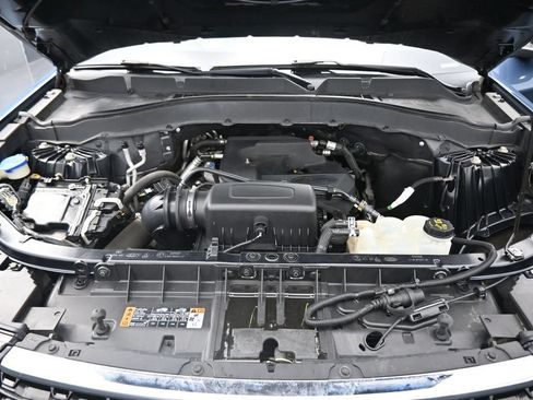 Used 2020 Ford Explorer XLT w/ Equipment Group 202A AWD/4WD image 31