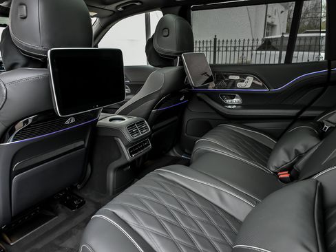 Used 2026 Mercedes-Benz Maybach GLS 600 4MATIC image 33