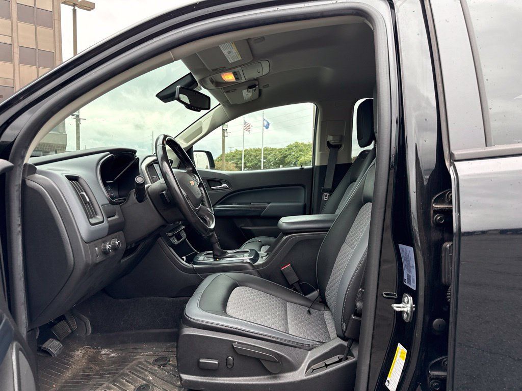 Used 2021 Chevrolet Colorado Z71 w/ Z71 Midnight Edition AWD/4WD image 2