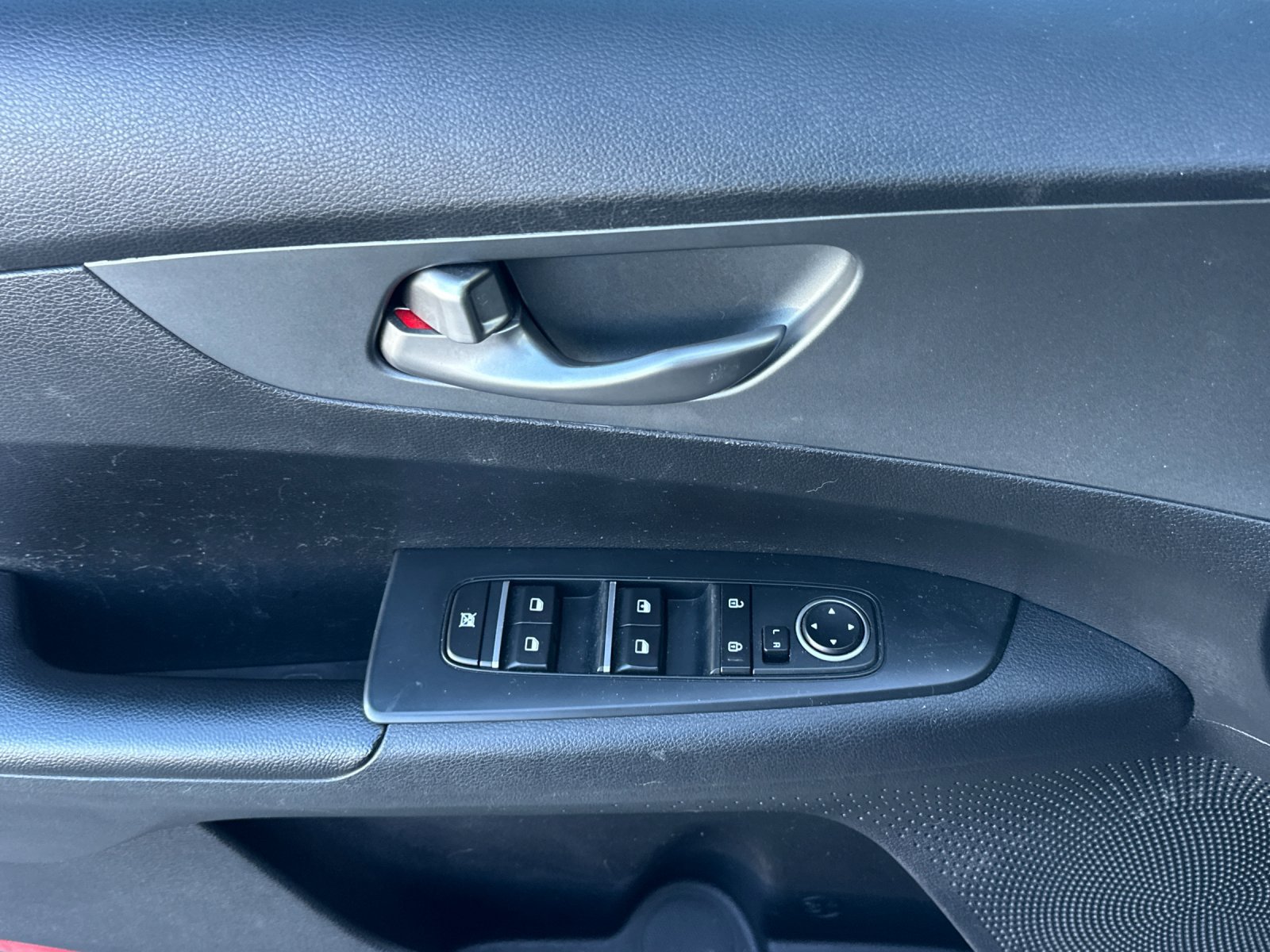 Used 2020 Kia Forte LXS FWD image 11