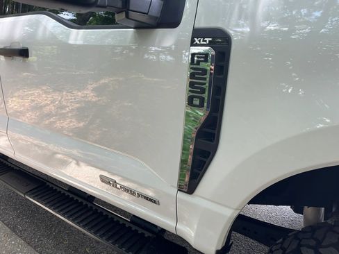 Used 2023 Ford F250 XLT w/ FX4 Off-Road Package AWD/4WD image 13