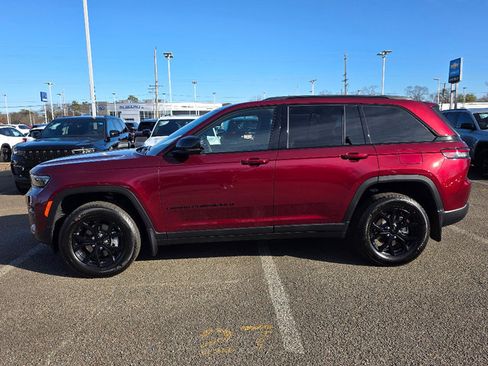 New 2025 Jeep Grand Cherokee Altitude image 8