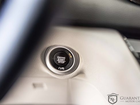 Used 2021 Chrysler Pacifica Touring-L FWD image 30
