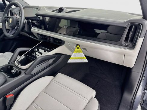 New 2026 Porsche Cayenne Coupe AWD/4WD image 31