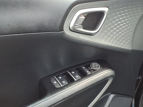 Used 2025 Kia Soul LX FWD image 14