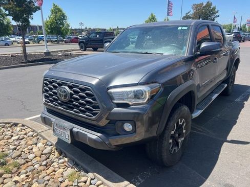 Certified 2022 Toyota Tacoma TRD Off-Road w/ Technology Package AWD/4WD image 5