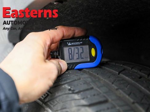 Used 2022 GMC Acadia SLE image 31