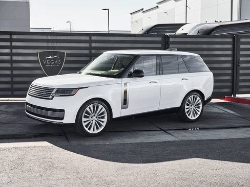 Used 2024 Land Rover Range Rover SV AWD/4WD image 5