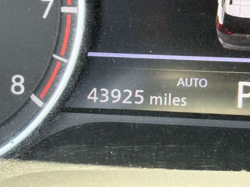 Used 2025 Nissan Rogue S AWD/4WD image 19