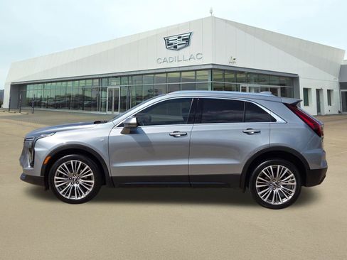 Used 2024 Cadillac XT4 Premium Luxury FWD image 3