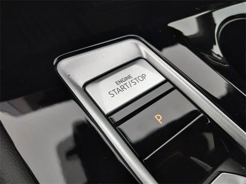 Used 2025 Volkswagen Atlas Cross Sport SE image 23