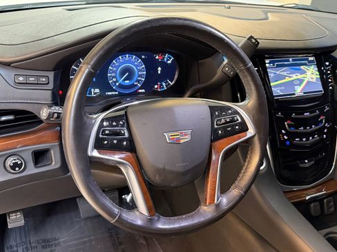 Used 2018 Cadillac Escalade Luxury RWD image 14