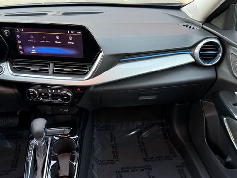 Used 2025 Chevrolet Trax LT w/ LT Convenience Package image 33