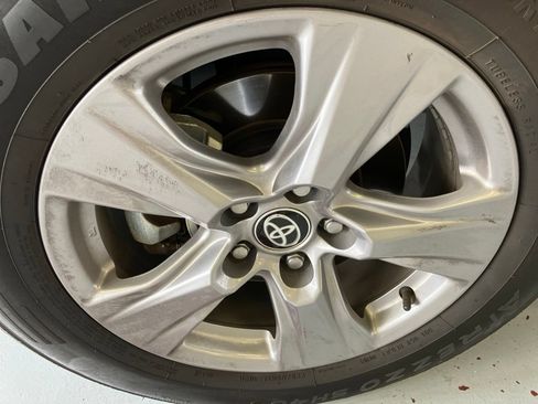 Used 2025 Toyota RAV4 XLE FWD image 11