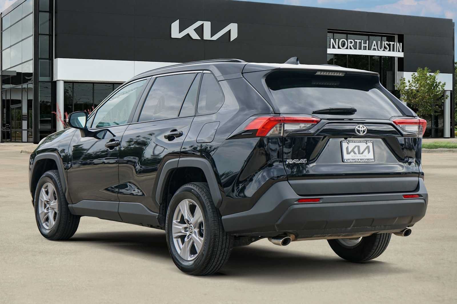 Used 2025 Toyota RAV4 XLE FWD image 4
