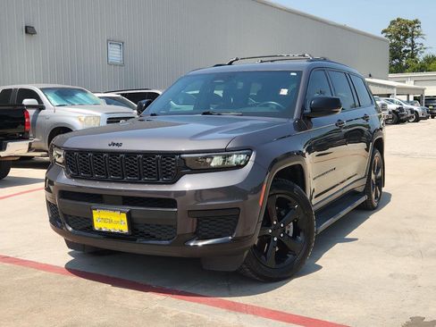 Used 2022 Jeep Grand Cherokee L Laredo RWD image 1