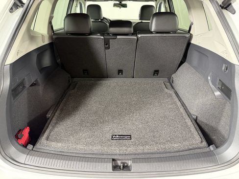 Used 2018 Volkswagen Tiguan SEL AWD/4WD image 11