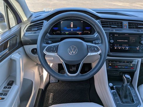 Used 2023 Volkswagen Tiguan SE image 14