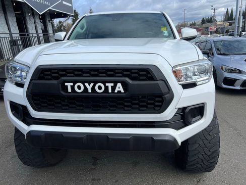 Used 2021 Toyota Tacoma SR AWD/4WD image 9