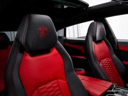 Used 2022 Lamborghini Urus AWD/4WD image 44