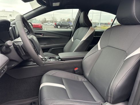 Certified 2025 Toyota Camry SE w/ Convenience Package image 27