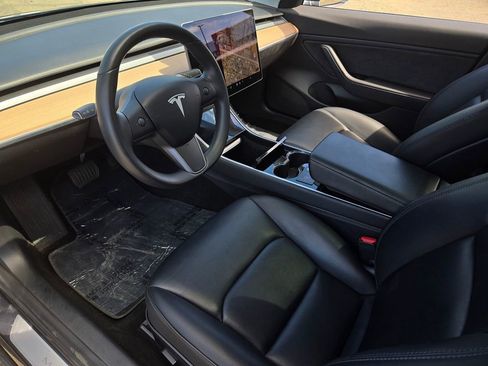 Used 2018 Tesla Model 3 Mid Range RWD image 9
