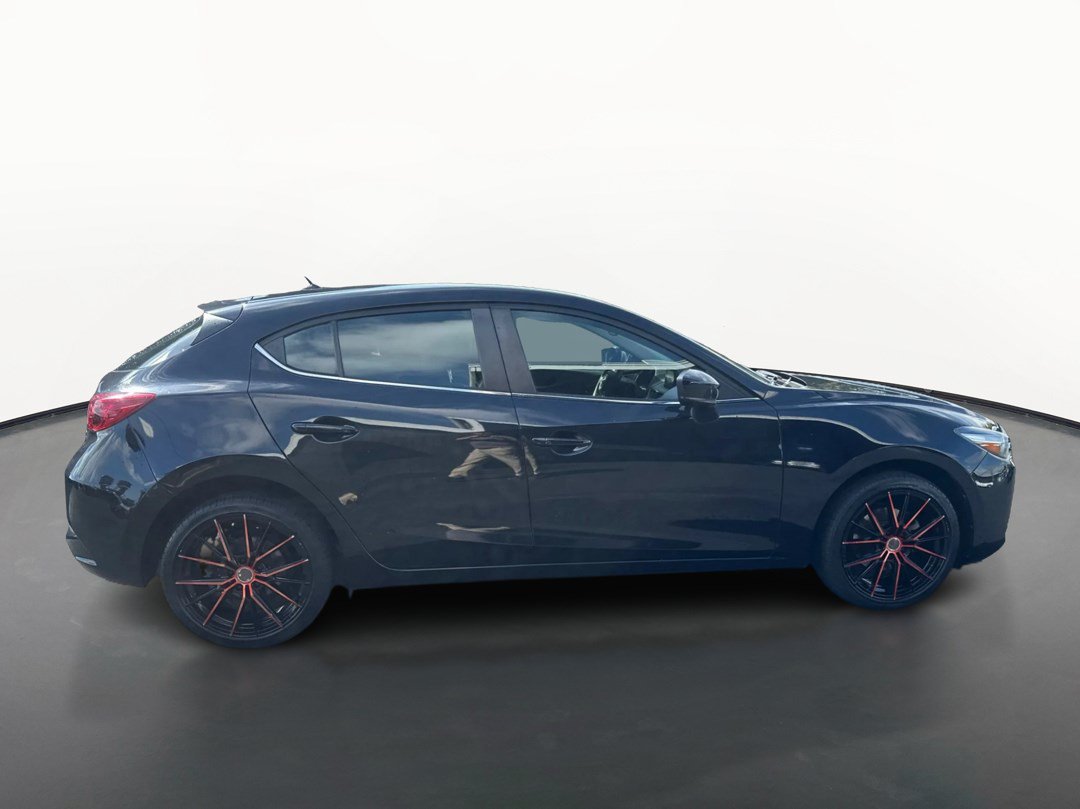 Used 2018 MAZDA MAZDA3 Touring FWD image 2