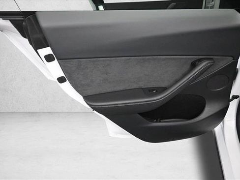 Used 2025 Tesla Model Y Long Range RWD image 19