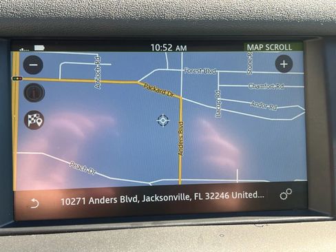 Used 2017 Land Rover Discovery Sport SE image 24