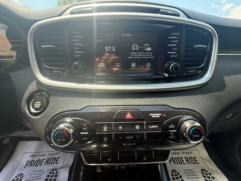 Used 2017 Kia Sorento LX w/ LX Convenience Package image 12