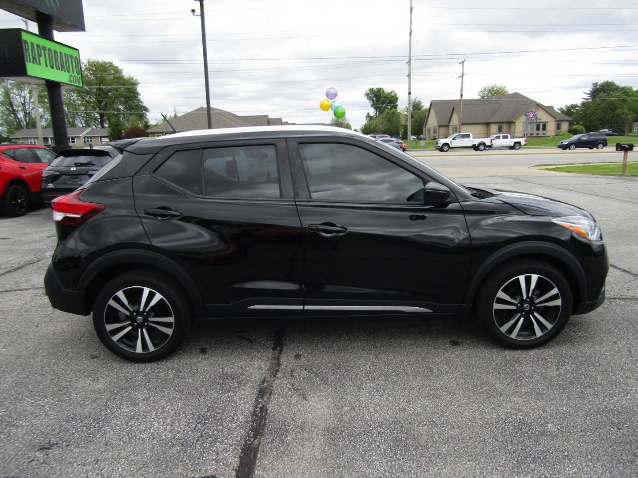 Used 2018 Nissan Kicks SR FWD image 10