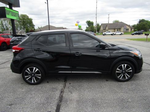 Used 2018 Nissan Kicks SR FWD image 10