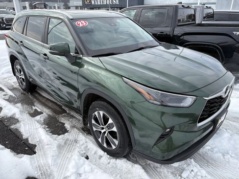 Certified 2023 Toyota Highlander XLE image 2
