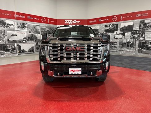 Used 2024 GMC Sierra 3500 Denali image 8