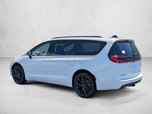 New 2026 Chrysler Pacifica Limited w/ S Appearance Package AWD/4WD image 8