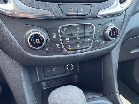 Used 2022 Chevrolet Equinox LT FWD image 18