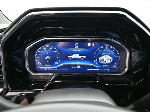 Used 2025 Chevrolet Silverado 1500 LT RWD image 9