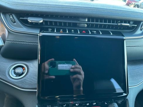 New 2025 Jeep Grand Cherokee L Limited w/ Luxury Tech Group II image 17