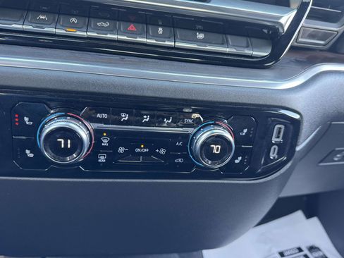 Used 2025 GMC Sierra 1500 SLT AWD/4WD image 36