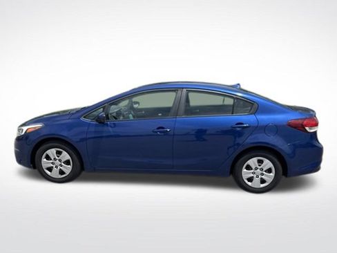 Used 2017 Kia Forte LX FWD image 2