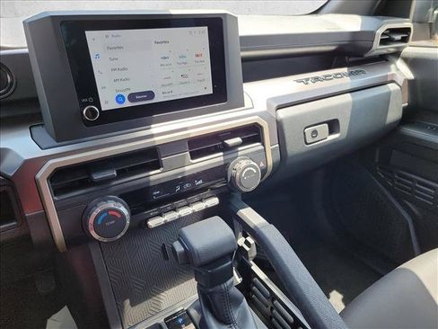 Used 2025 Toyota Tacoma SR5 AWD/4WD image 21