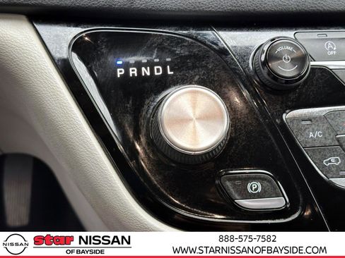 Used 2018 Chrysler Pacifica Touring-L image 23