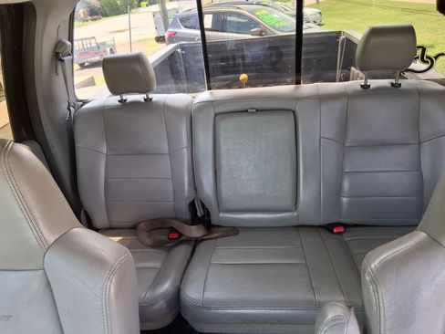 Used 2005 Ford F350 XL AWD/4WD image 9