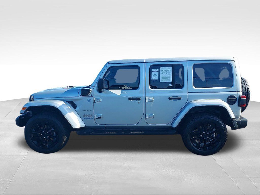 Used 2023 Jeep Wrangler Unlimited Sahara w/ Cold Weather Group AWD/4WD image 2